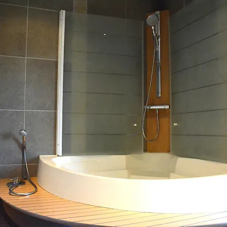 Family Fun Near Center *